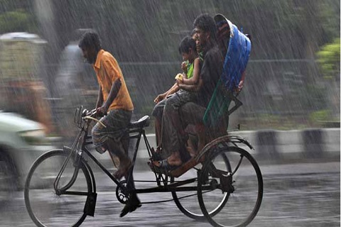 হেমন্তের এমন বৃষ্টি ভোগাবে আজও